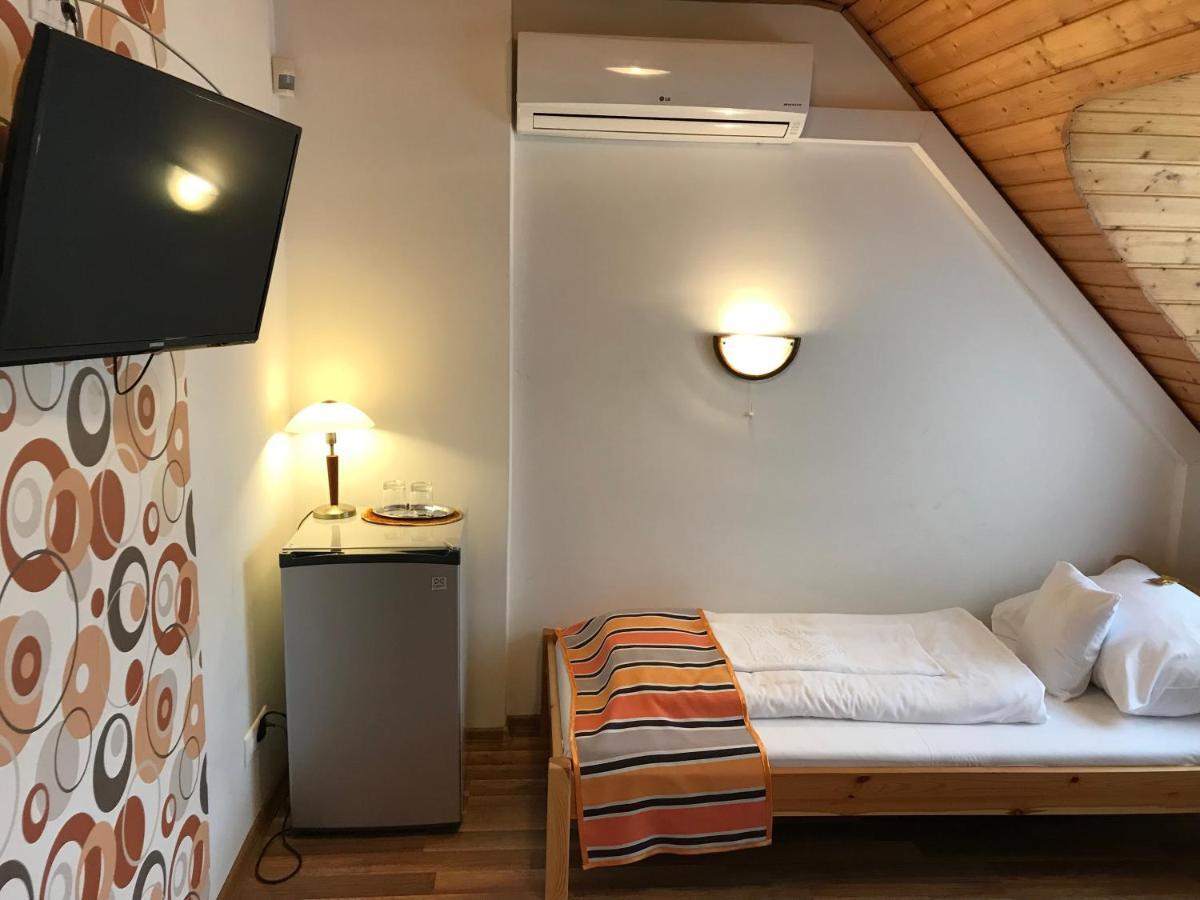 Zoeldteto Panzio Bed & Breakfast Balatonfüred Eksteriør bilde